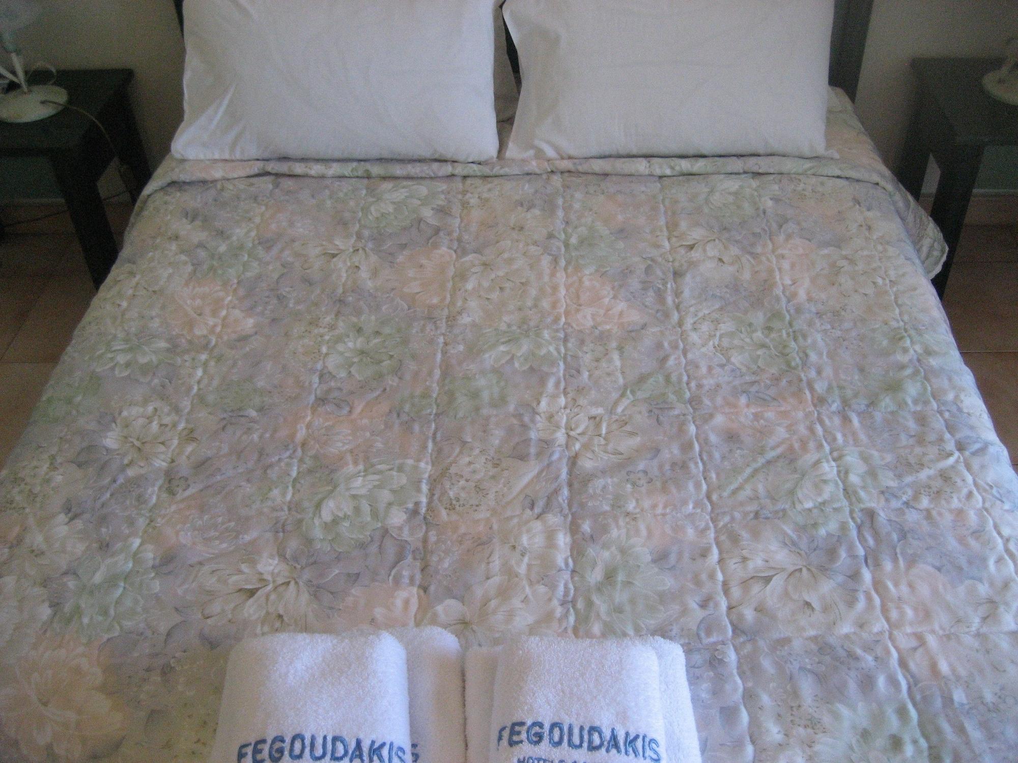 Kyveli Hotel Apartments Vrontados Екстер'єр фото
