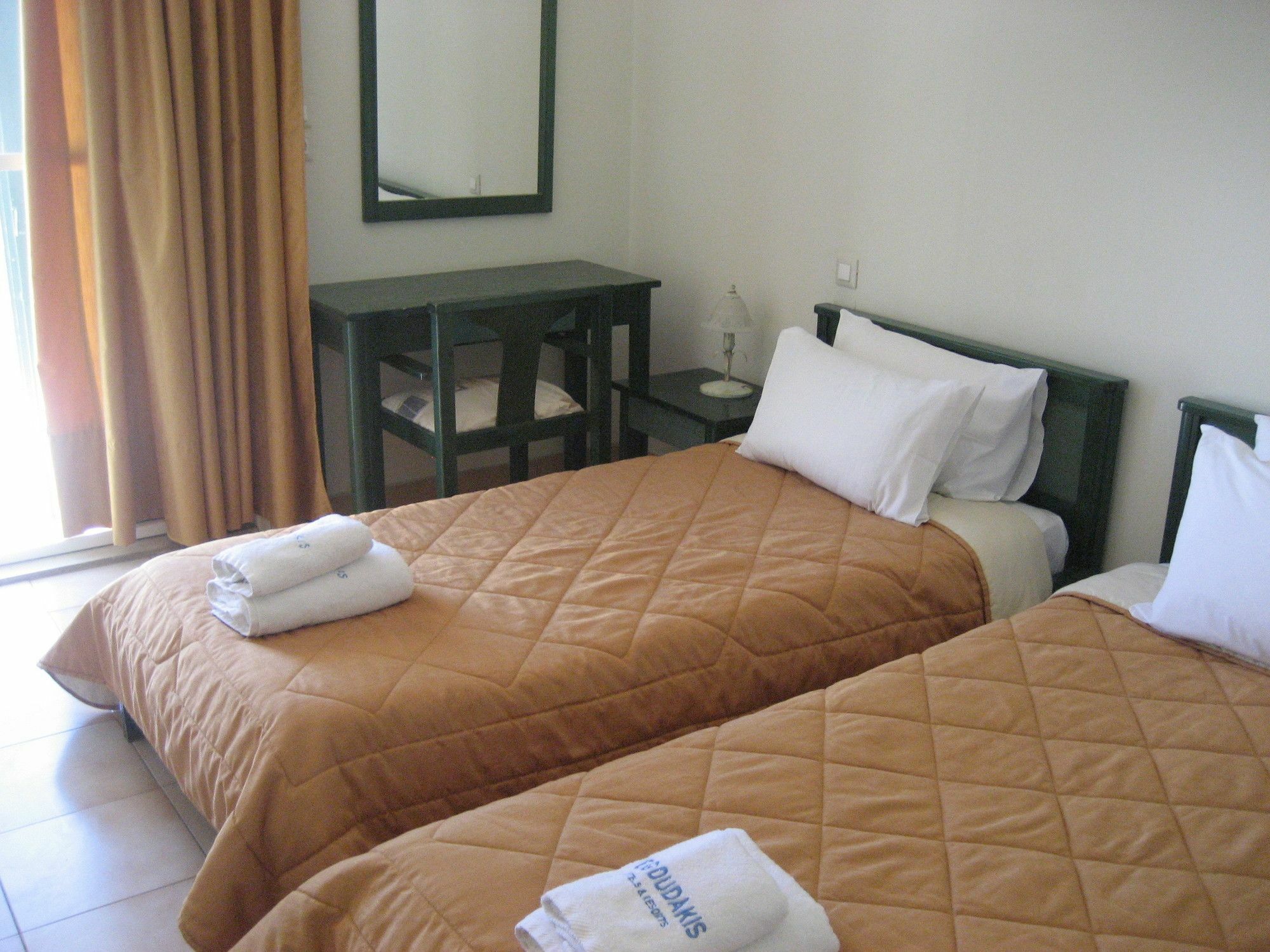 Kyveli Hotel Apartments Vrontados Екстер'єр фото